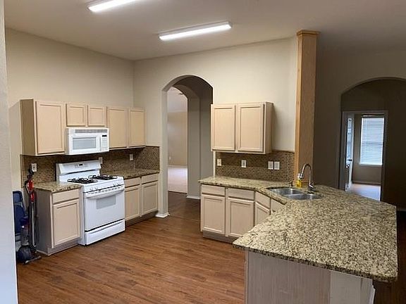3rd image of 5876 Shetland Cir