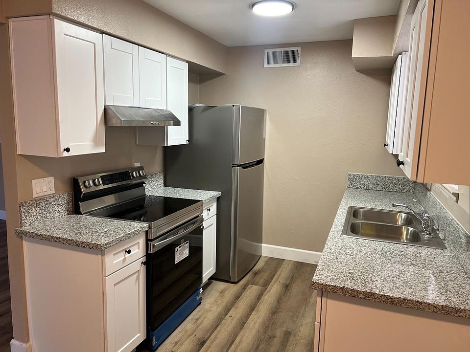 1st image of 1550 W Ashlan Ave APT 135