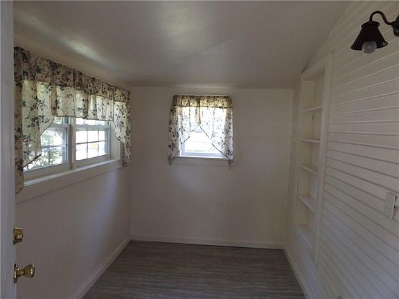 3rd image of 411 E Tulsa Ave