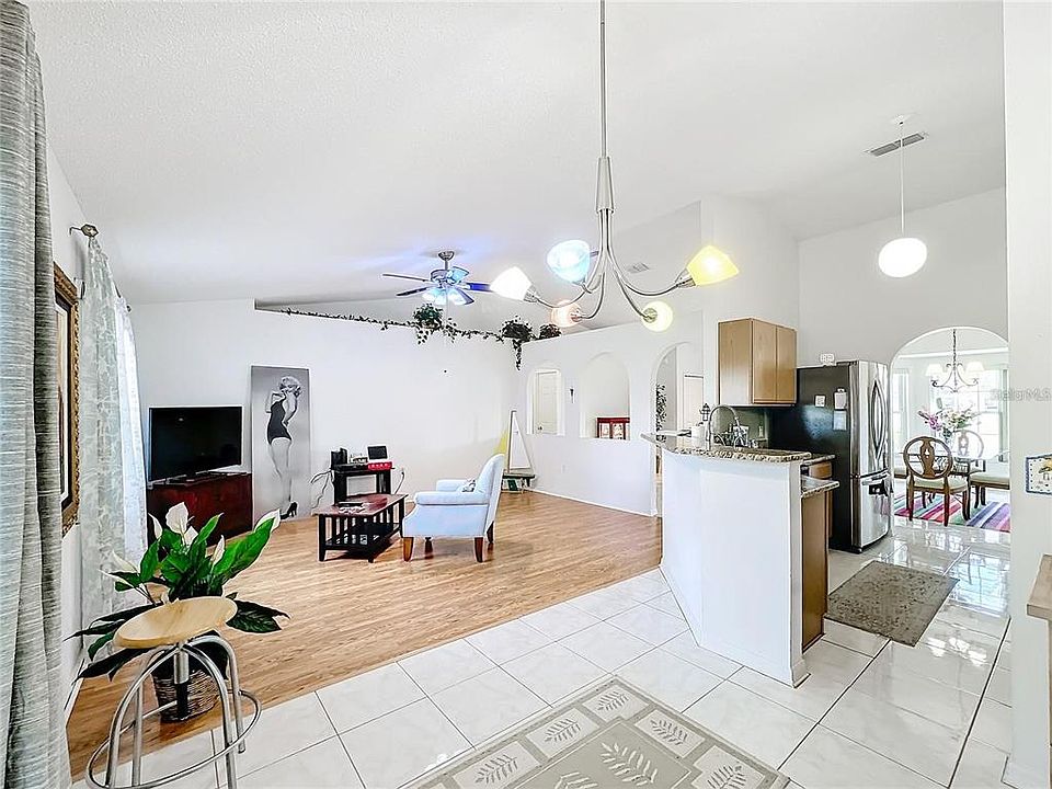 2nd image of 121 POMPEI DRIVE
