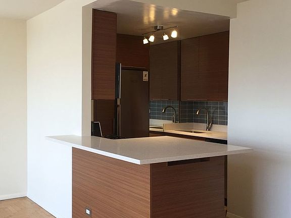 4th image of 160 W 66th St APT 35F