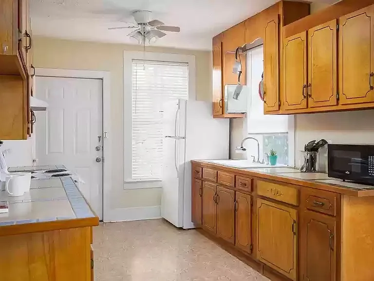 135 Gilbert Ct — Photo 11