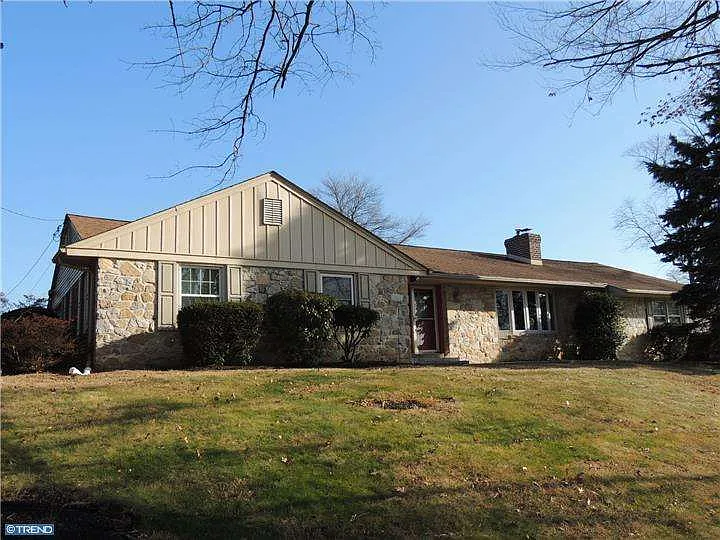 1061 George Rd photo 1