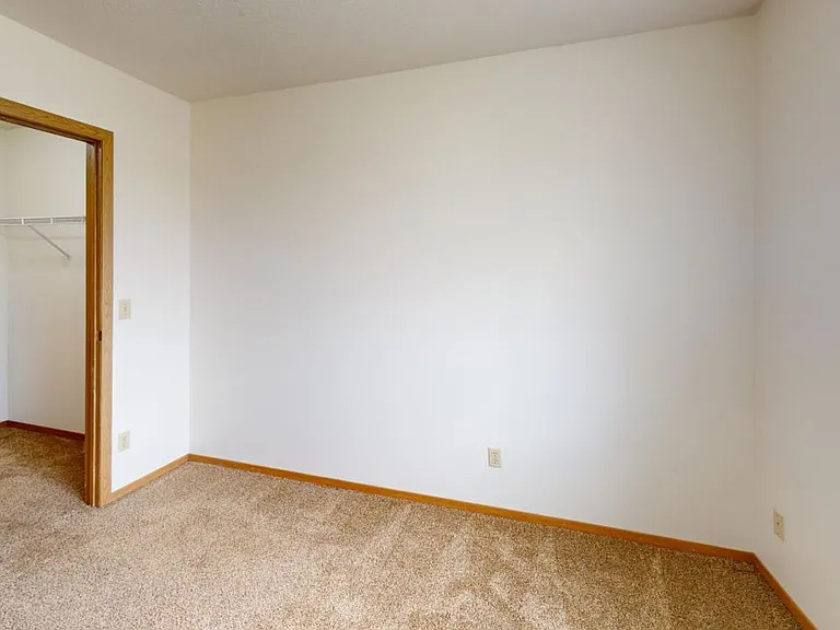 Dakota E & W Apartments — Photo 73
