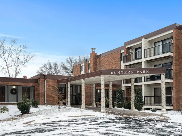 4 Pine Tree Dr APT 310, Arden Hills, MN 55112