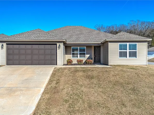 130 Worley St, Huntsville, AR 72740
