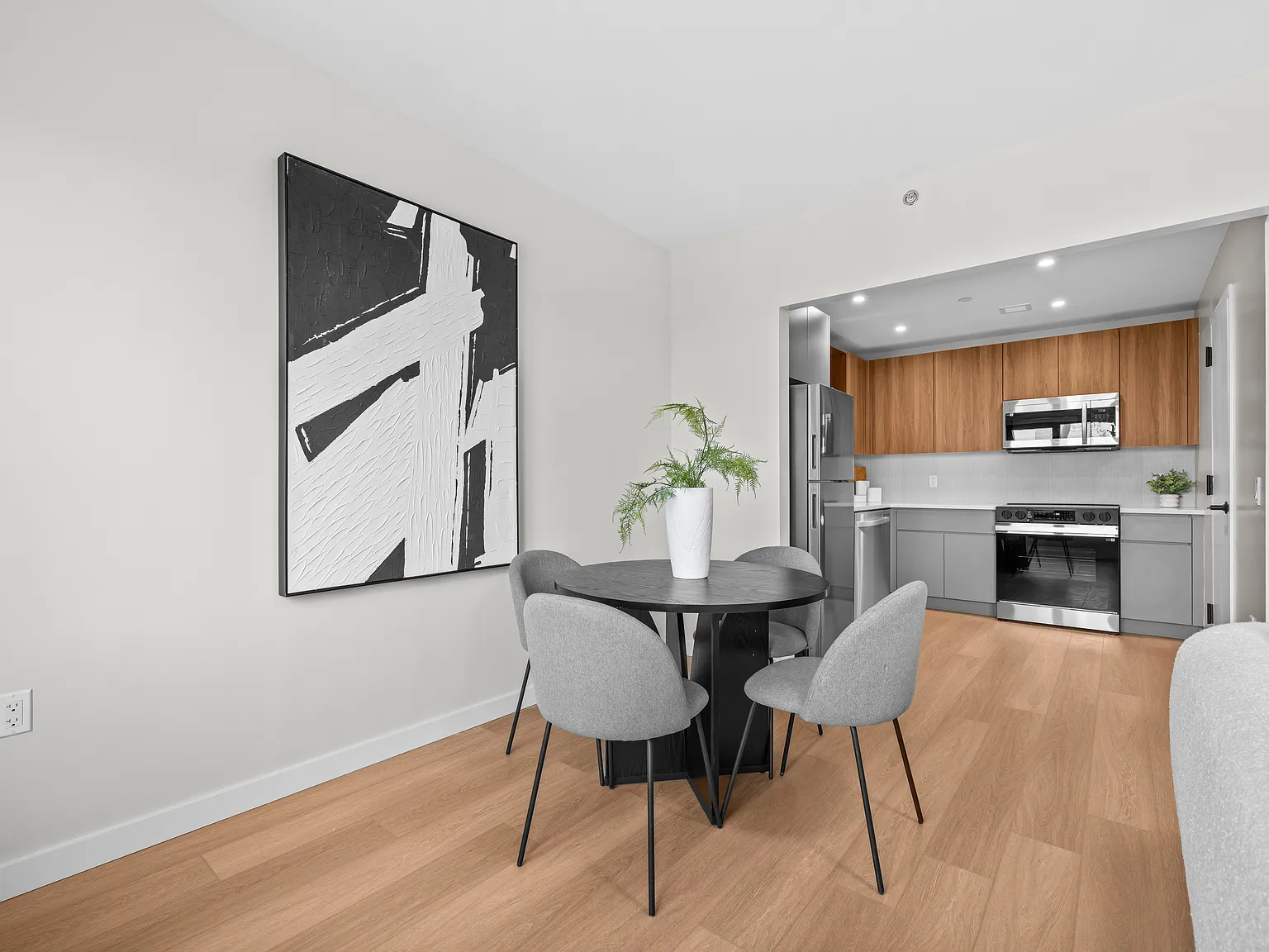 2905 West 17th Street — Photo 2