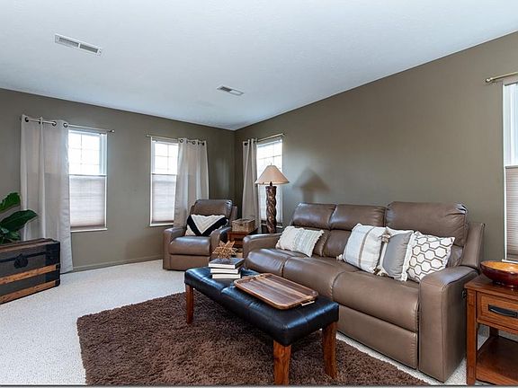 3rd image of 8625 Deerfield Cir