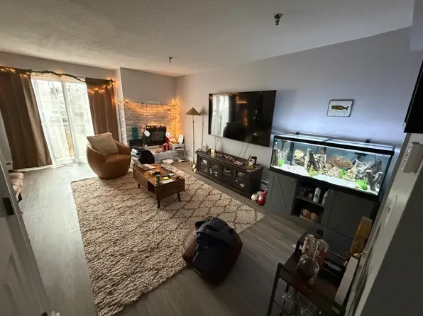 678 Savin Ave APT 2E, West Haven, CT 06516