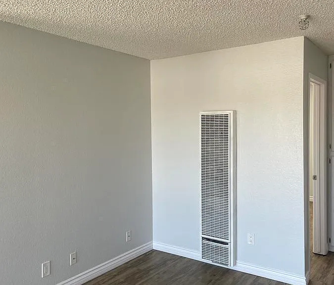 13920 Doty Ave #2 — Photo 9