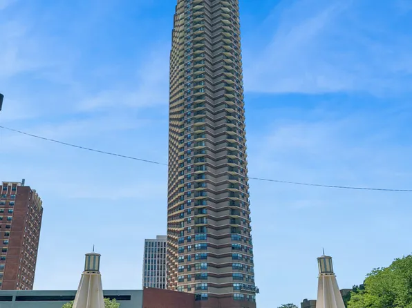 3660 N Lake Shore Dr APT 2812, Chicago, IL 60613