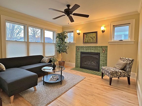 2nd image of 895 Lakeview Ave