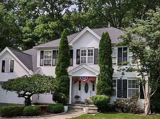 81 Oak Ridge Ln, Milford, CT 06461