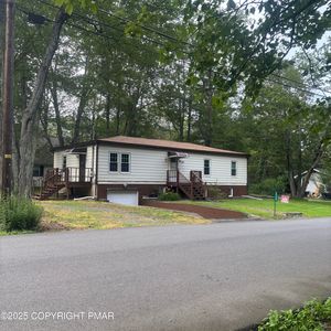 5007 Holiday Dr, Pocono Summit, PA, 18346