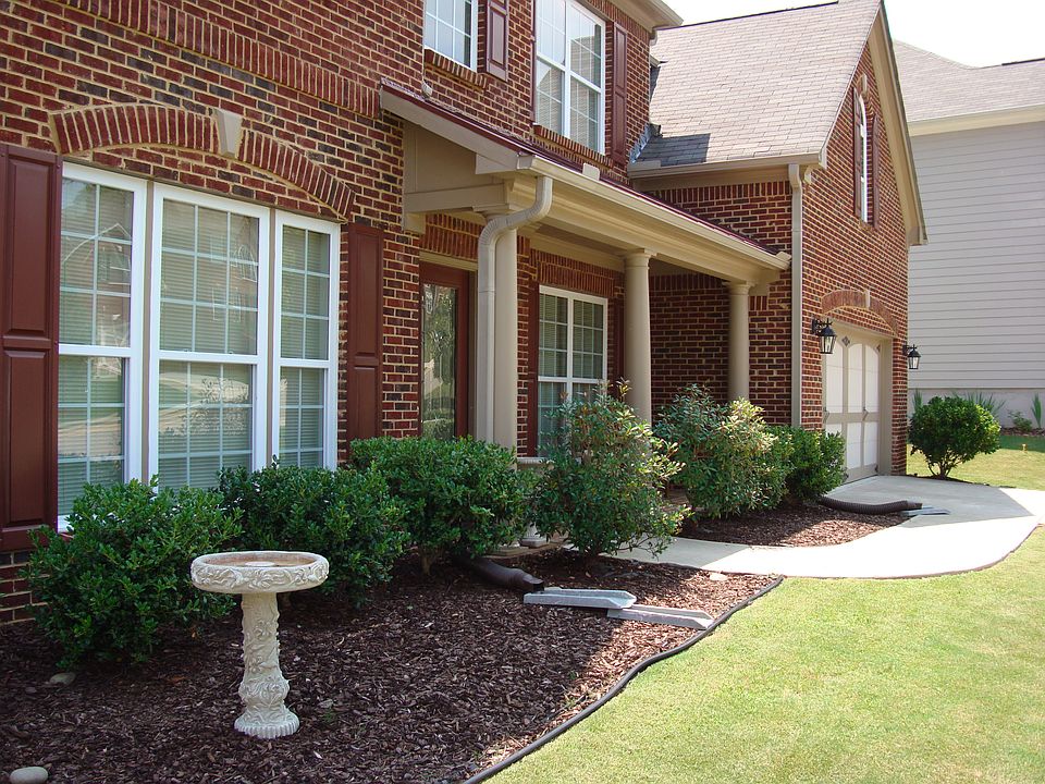 Porch with room for bench or rocking chair