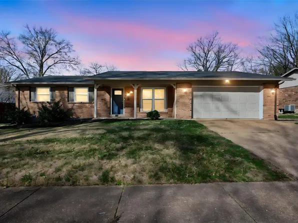 1735 Heffington Dr, Chesterfield, MO 63017