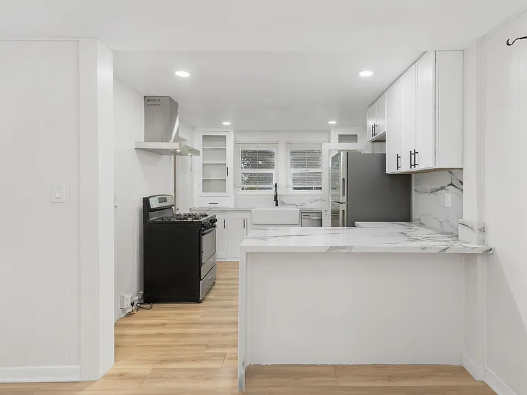 1359 Jasper Ave #2 — Photo 29