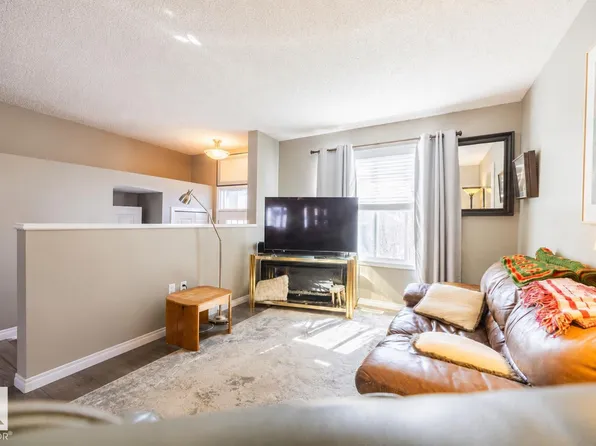 1030 Chappelle Blvd SW #19, Edmonton, AB T6W 2K7