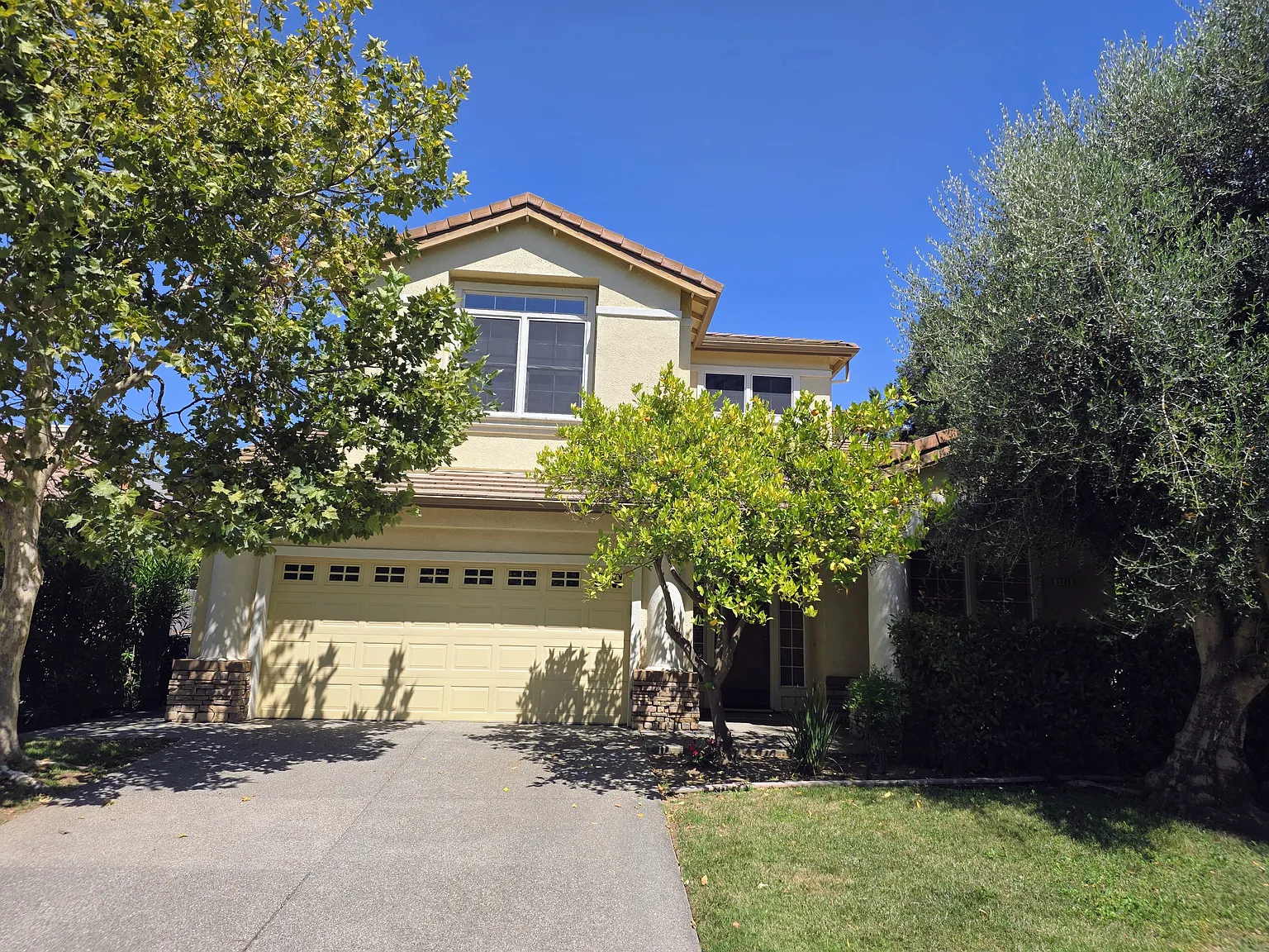 6 bed, 3331 sqft, $4,800 — Photo 2