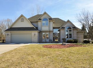 5371 Oakbrook Dr, Saginaw, MI 48603