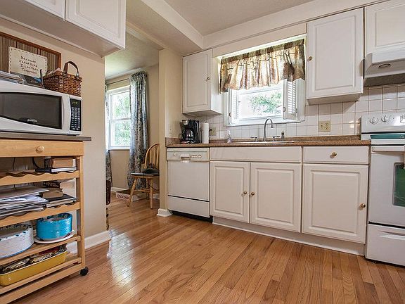 2nd image of 448 Peale Ct