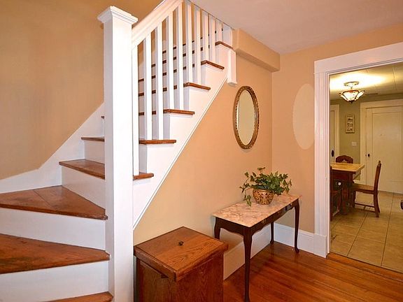 4th image of 326 Bedford St