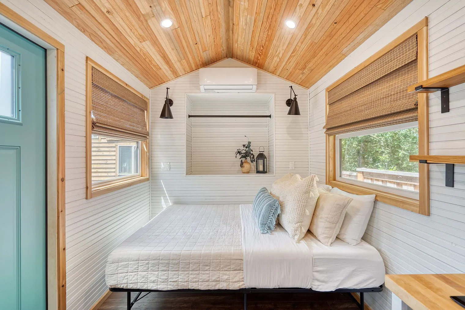 1 bed, 1.0 bath, $2,028 — Photo 1