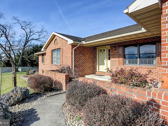 4th image of 677 Lohman Ave