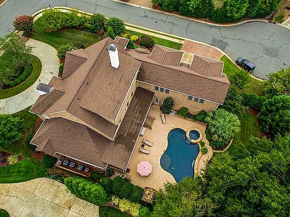 2nd image of 1408 Venetian Way Dr