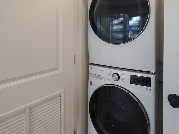 4th image of 2016 W Ainslie St #3