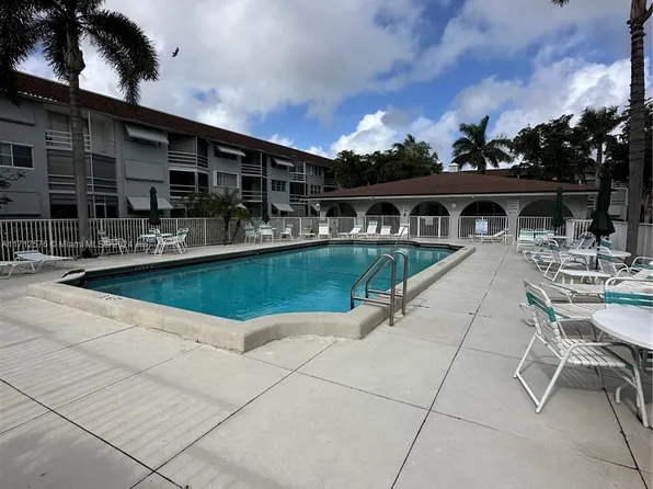 400 SE 10th St APT 202, Deerfield Beach, FL 33441
