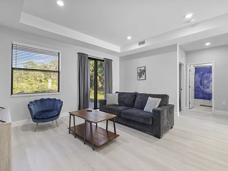 622 Windermere Dr — Photo 3