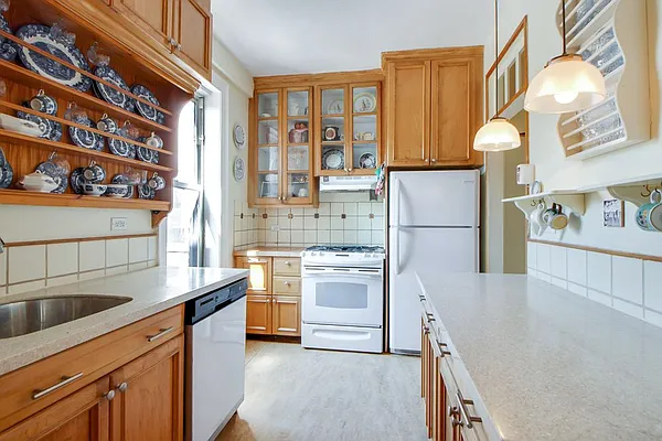 Sold by LG Fairmont Group | media 9