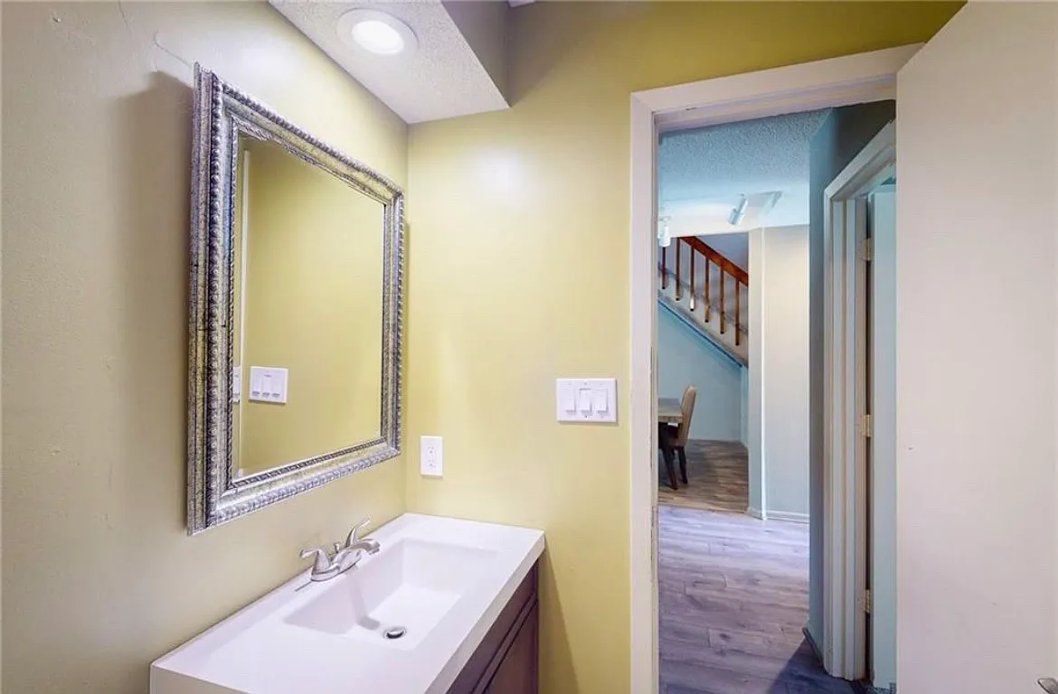 12204 Charlotte St — Photo 4