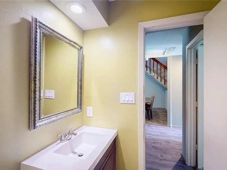 12204 Charlotte St — Photo 6