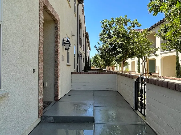 E Santa Clara Ln — Photo 4