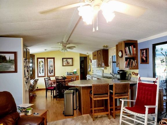 3rd image of 172 Tara Ln