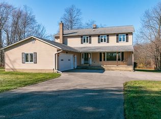 10408 Meadowhurst Ln, Chardon, OH 44024