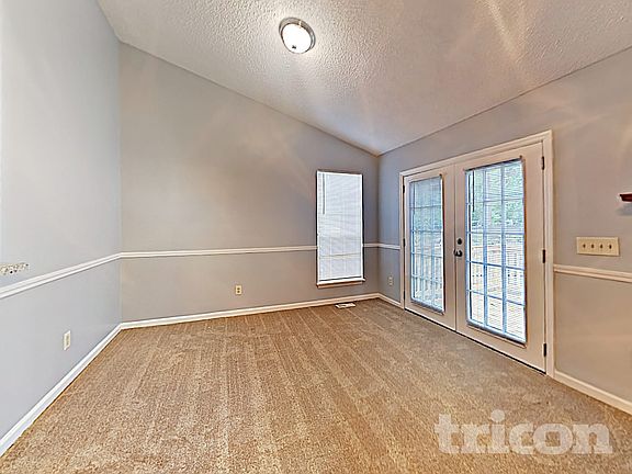 3rd image of 225 Salusbury Ln