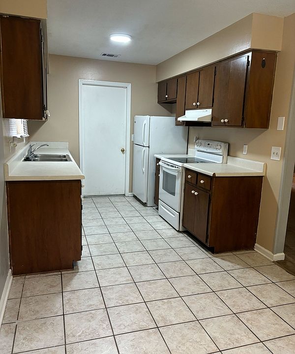 1st image of 829 Alliegood Ave