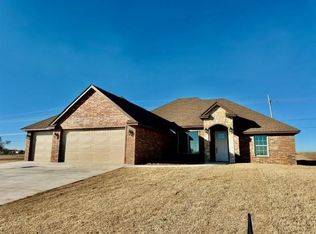1516 Flintrock Trl, Clinton, OK 73601