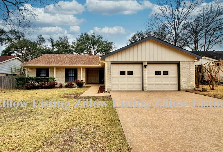 10901 Thicket Trl — Photo 2