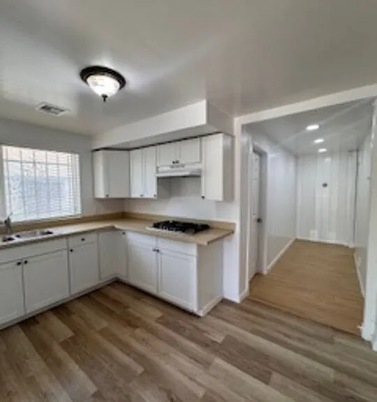 1434 W 22nd St — Photo 10