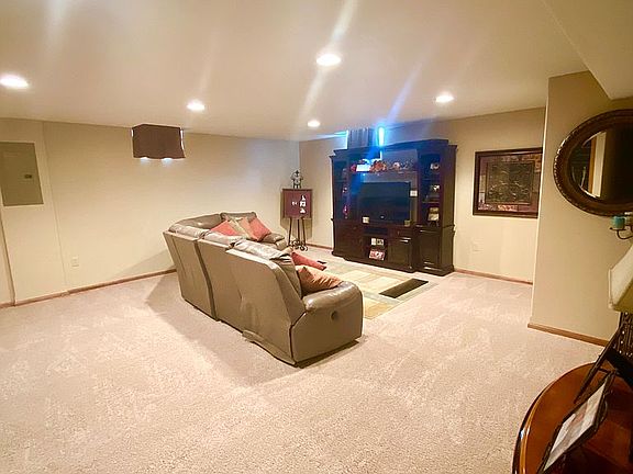 5th image of 223 Steamboat Dr