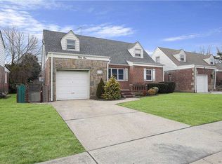 51 Elizabeth St, Valley Stream, NY 11580