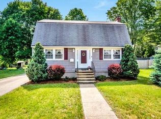 8 Grove St, Woburn, MA 01801
