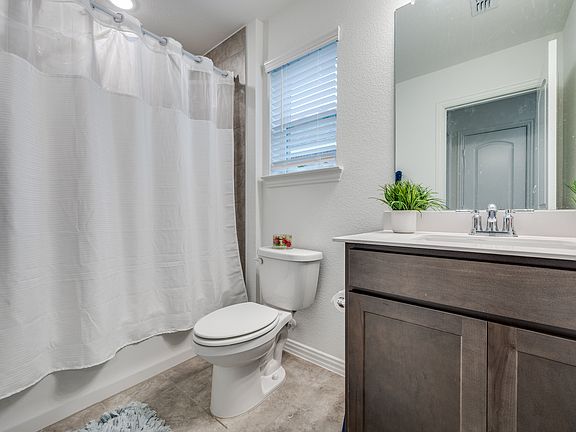 2nd image of 304 Rosemoor Pl