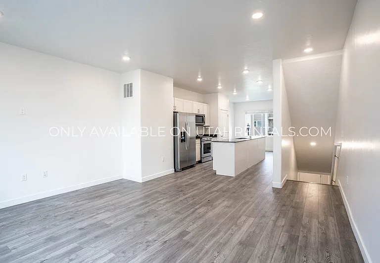 333 S 1110 W — Photo 3