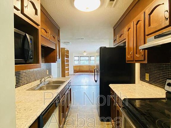 4th image of 212 S Elton Cir