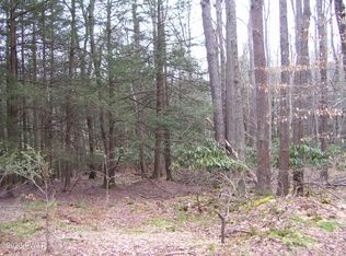 408 Clover Ln, Greentown, PA 18426